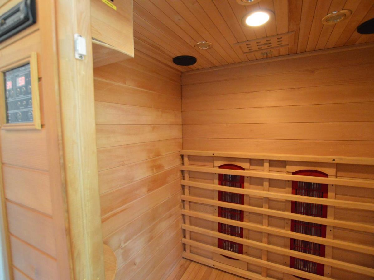 Detached Holiday Home With Sauna Large Garden Stramproy 외부 사진